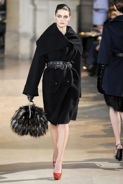 Look 16
